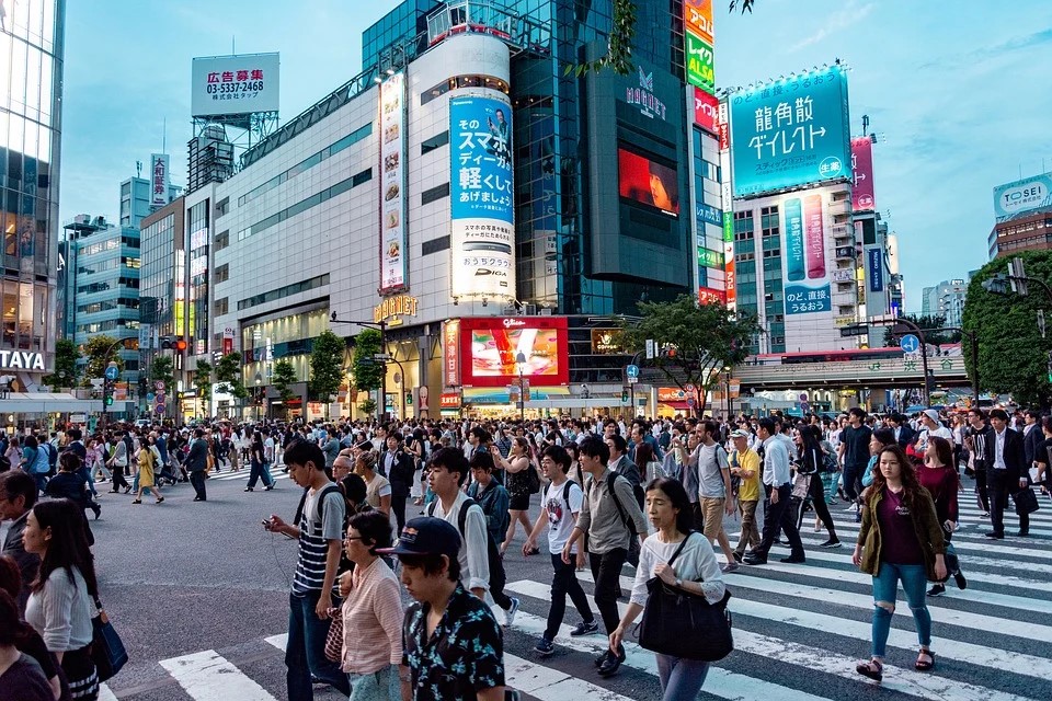 日本の長期約束に焦点を当てる